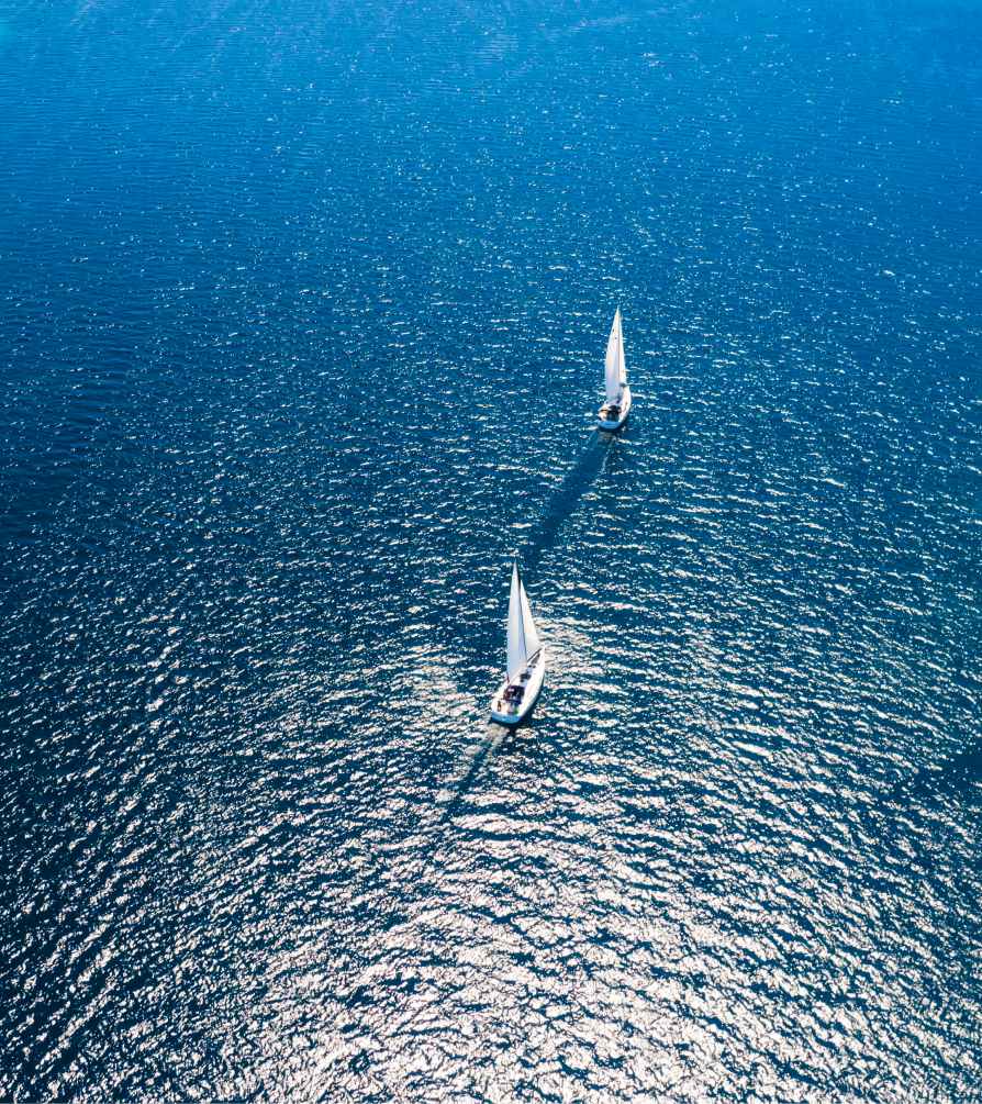Sailing boat at sea — 1-on-1 coaching hero